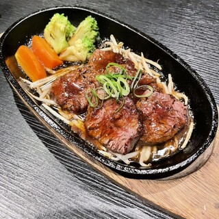 TORO - 料理写真:サガリステーキ鉄板