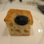 ISHIDA - 自家製パン　黒オリーブとローズマリーのフォカッチャ