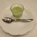 ISHIDA - キウイ、バナナ、小松菜、ハチミツ、レモンのスムージー