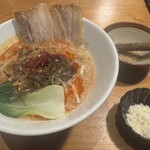 四川担々麺 赤い鯨 - 