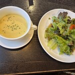 ボン・ファム - セットのサラダとスープ