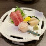 北海三陸炭火焼 まるかん - 刺身/ 本鮪中トロ・平目・帆立