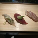 まぐろ人 御徒町出張所 - 左さより、真ん中 かつお、右 春子鯛