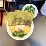 横浜ラーメン 一心 - ラーメン　ホウレン草増