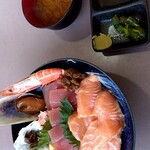 海鮮丼＆浜焼市場 海太郎 - サーモンとマグロ丼2,980円