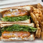 ザ ウェアハウス ビジネスラウンジ&カフェ - エビカツサンドイッチ