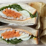 ザ ウェアハウス ビジネスラウンジ&カフェ - タマゴ・ツナ・チーズのサンドイッチ