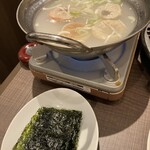 焼肉･韓国料理 コラボ × マンジョッオヒャンジョッパル&ソベッチャカンジャンケジャン - のりと餃子スープ