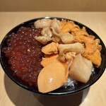 地物産品料理処根ぼっけ - 三色丼3800円