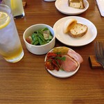 Italiana Pinocchio - 前菜盛り合わせ＆サラダ＆パン