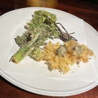 蕎麦懐石 無庵 - 春野菜の天ぷら盛り合わせ（タラの芽、ふきのとう、コシアブラ）