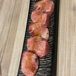 和牛焼肉 一期一縁 - 上タン