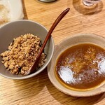 地葉はなれ - 2025.4.  そぼろ丼 & アタマのチキンカレー