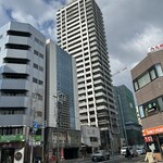 ROGA - 周りを高いビルに囲まれておりますが、いつまでもこの建物は存続して欲しいものですね。