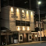 ROGA - 写真館と並んで歴史ある蔵を改装した建物。