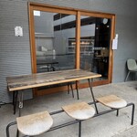 ザクリームオブザクロップコーヒー - ベンチ
