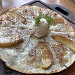 CHEESE KITCHEN RACLER - 焼きリンゴとマスカルポーネチーズのピザ