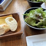 CHEESE KITCHEN RACLER - パンとサラダ