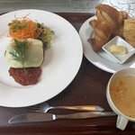 ロッソ・ビアンコ - ハンバーグセットのイタリアン(チーズとトマトソース)