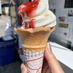 道の駅「信州蔦木宿」てのひら館 - ヤツレンさんのジャージー牛乳から作られているソフトクリーム