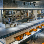 うずとかみなり - 料理写真:対比（contrast）をテーマにした店内