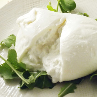 Burrata: Stracciatella wrapped in mozzarella