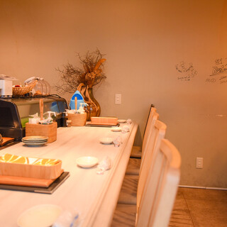 カウンターはライブクッキングを目の前で楽しめる特等席‼︎