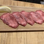 田中精肉店 - 生塩タンってやつだったと思う、これが美味すぎ