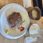 キッチンごりら - 繋ぎはないのでしっかりとした食感だという説明でした。