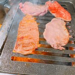 焼肉ホルモンしづる - 