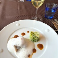 ブラッスリー ポール・ボキューズ 銀座 - 山形県山形豚のロティ 蛤とトマトのビネガーソース 春キャベツとグリンピースのペペロンチーノ風