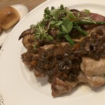 LODGE - 福豚のフィレ肉のポワレ
      (香り高いトリュフソース)