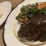 LODGE - 特選黒毛和牛A5の牛肉と福豚の極上ハンバーグ
      (デミグラス)
      