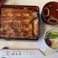 鰻割烹 伊豆栄 本店 - うな重（竹）5,060円
                肝吸い330円
                大盛り165円