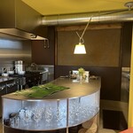 MOT - シェフの手元が全部見えるオープンキッチン