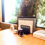 やぶ善 - 外が見える席です。