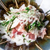 生ハムと林檎のシーザーサラダ