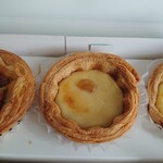 里山ワルツ - キッシュ 324円,塩キャラメルタルト 324円,ミルクタルト 324円