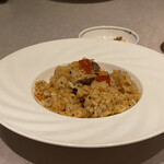 中国飯店 富麗華 - トリュフの香りの和牛入りチャーハンには、老酒漬けの卵黄が