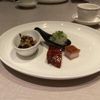 中国飯店 富麗華 - はちみつチャーシューやピータン豆腐など
