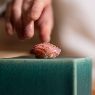 驚きと感動を楽しむ。職人の仕事で、食材の旨味を最大に引き出す