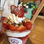 ムラノナカ珈琲 - いちごミニパフェ　600円