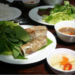 Quan An Ngon - 揚春巻、さつま揚げ、生春巻