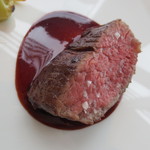 アジュール フォーティーファイブ - 30時間火入れした和牛のほほ肉。ワインソースと共に。こちらもさらに充実したものになっていたようです。