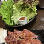 炭火焼肉ホルモン屋 - 