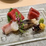 298714755 - 刺身盛り合わせ1人前（1800円）