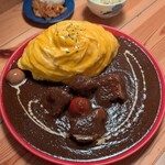 YOUNG - ポークカレー　フワフワオムトッピング