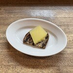 大西亭 - アミューズ　パン・オ・フリュイとフランス産のチーズ