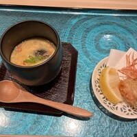 札幌 鮨 よこ田 - 茶碗蒸し　お勧めのエビの頭を揚げて貰いました