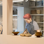 タイ料理 みもっと - シェフの調理風景がよく見える店内